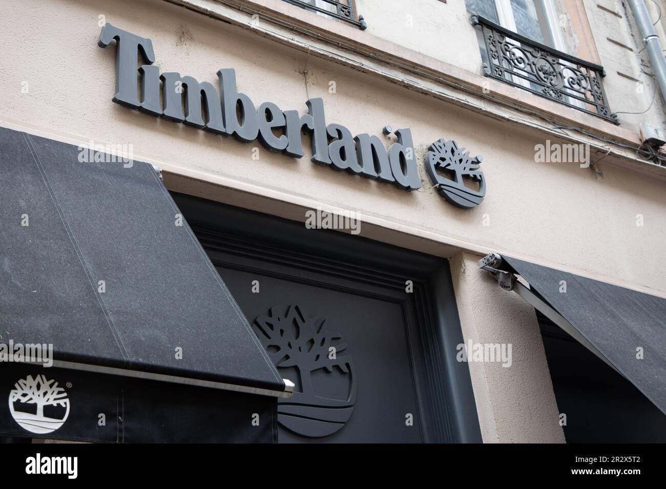 Timberland clothing shop hi-res stock photography and images - Page 2 -  Alamy