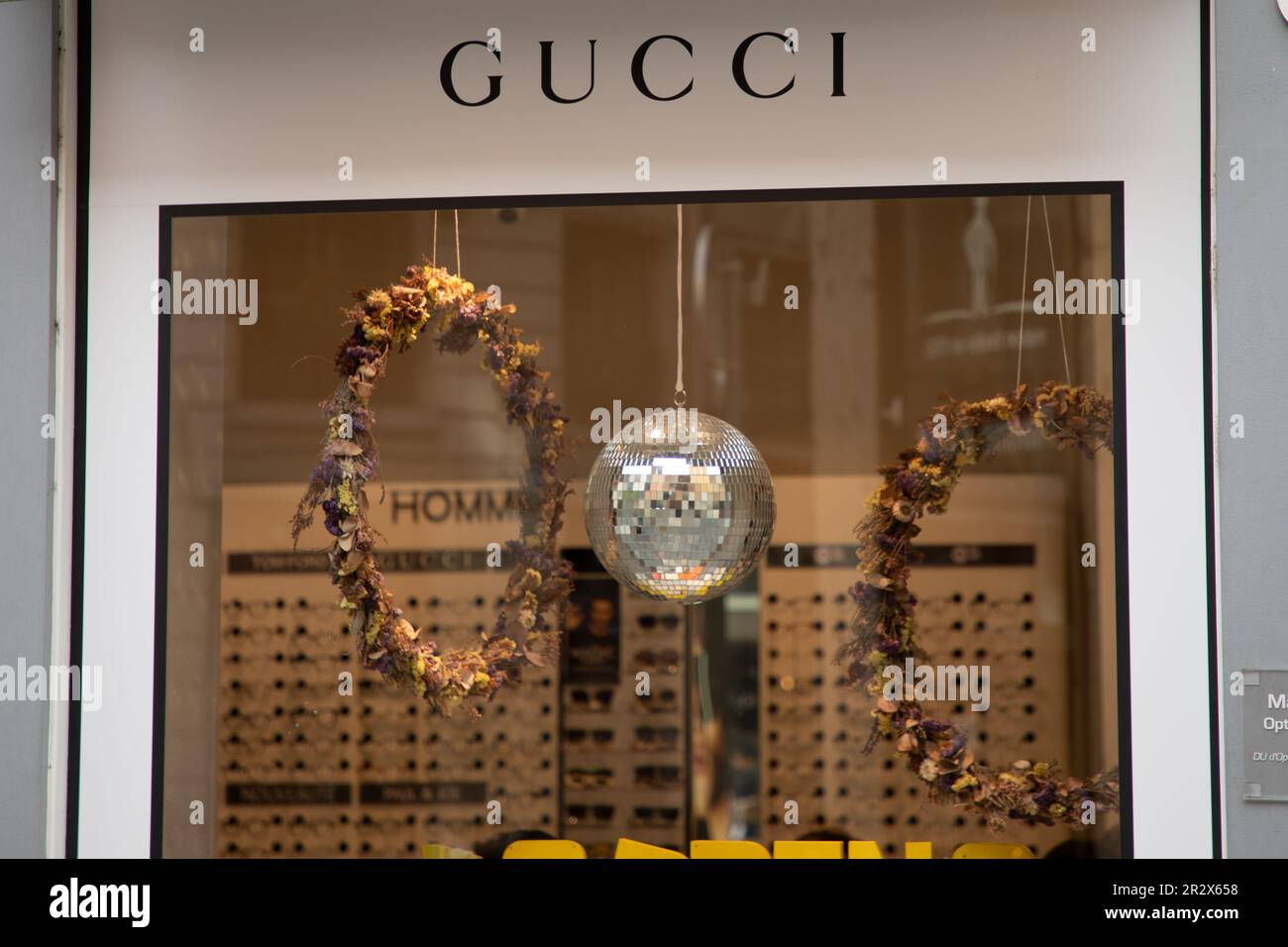 Bordeaux , Aquitaine France - 05 19 2023 : gucci logo brand and text sign  entrance boutique leather handbag pattern luxury fashion store windows faca  Stock Photo - Alamy