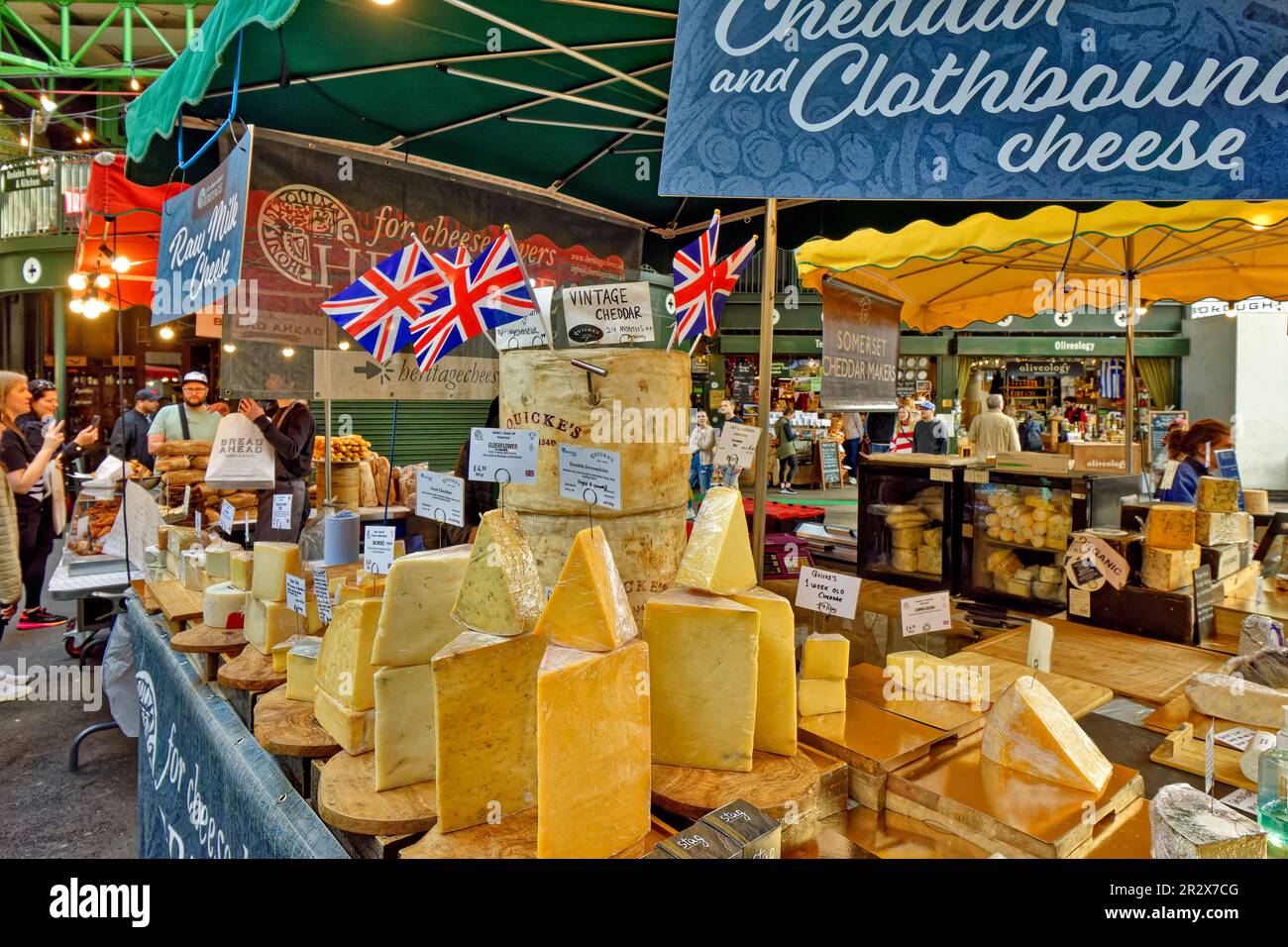 London Southwark Borough Market  wholesale and retail food Cheddar and Clothbound cheese Stock Photo
