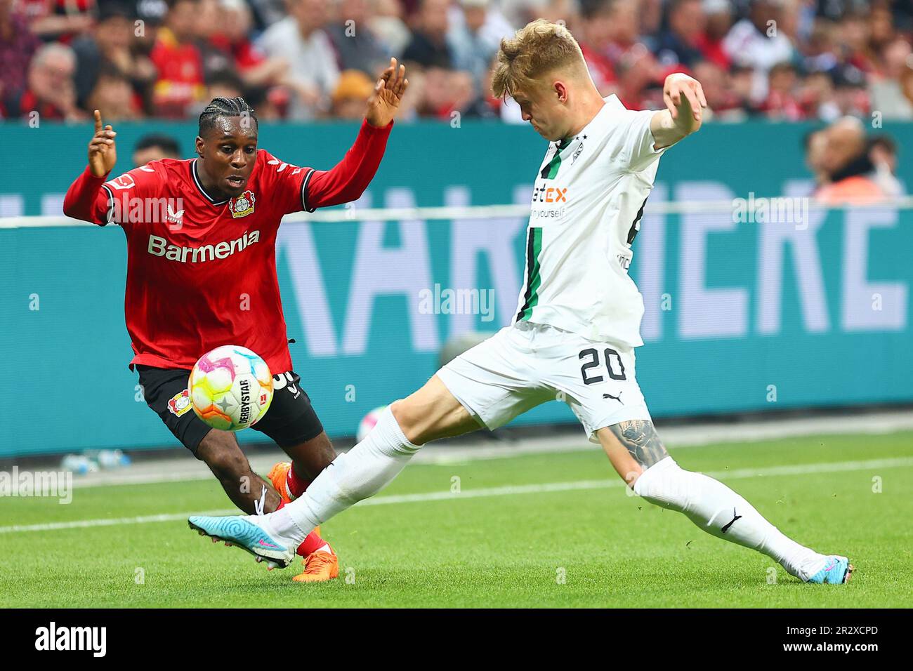 Jersey exchange between Florian WIRTZ left (LEV) and Luca NETZ (MG) after  the game. Soccer 1st Bundesliga, 2nd matchday, Bayer 04 Leverkusen (LEV) -  Borussia Monchengladbach (MG) 4: 0, on August 21