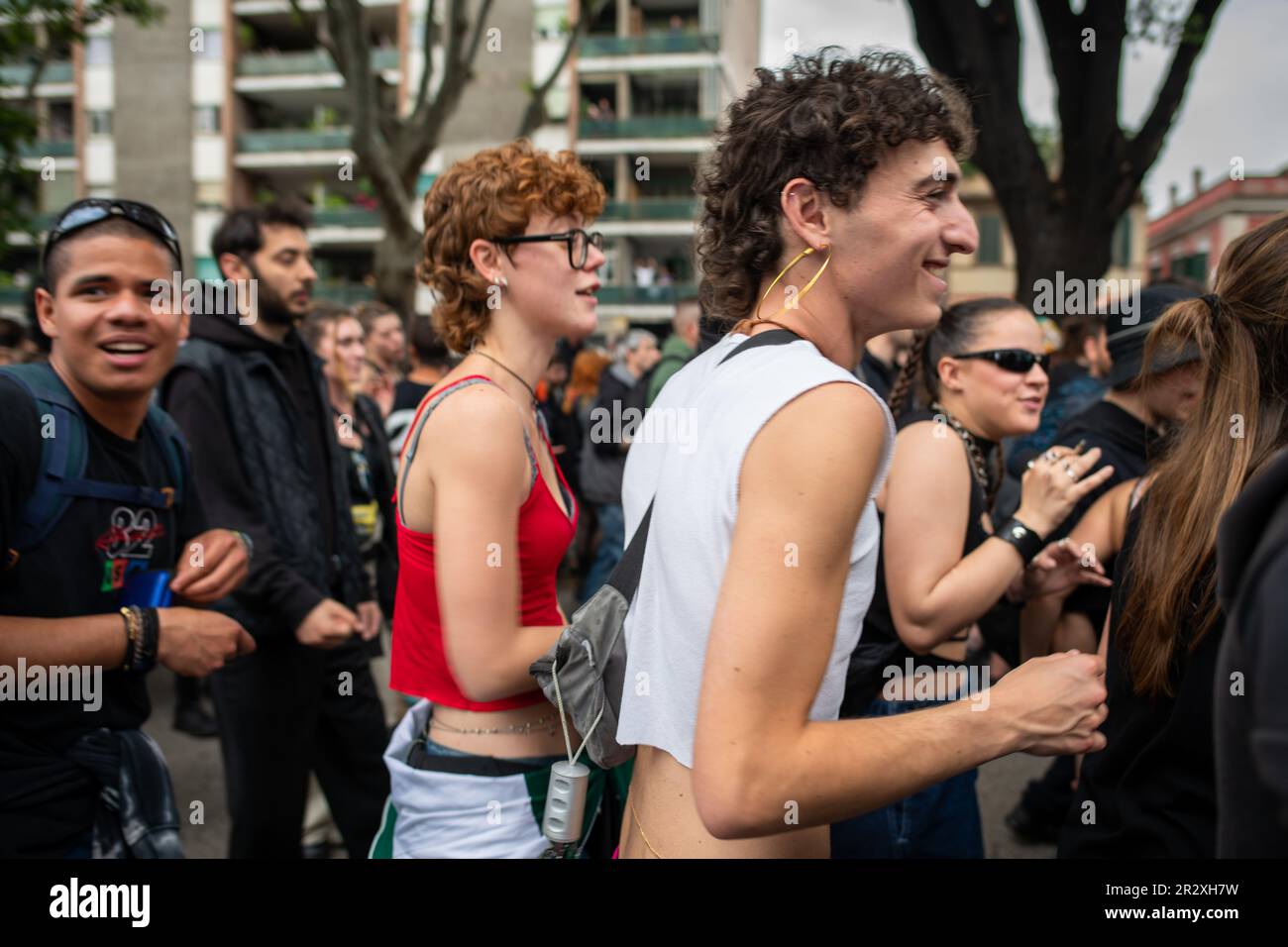 Boys and girls dancing in the streets of rome hi-res stock photography ...
