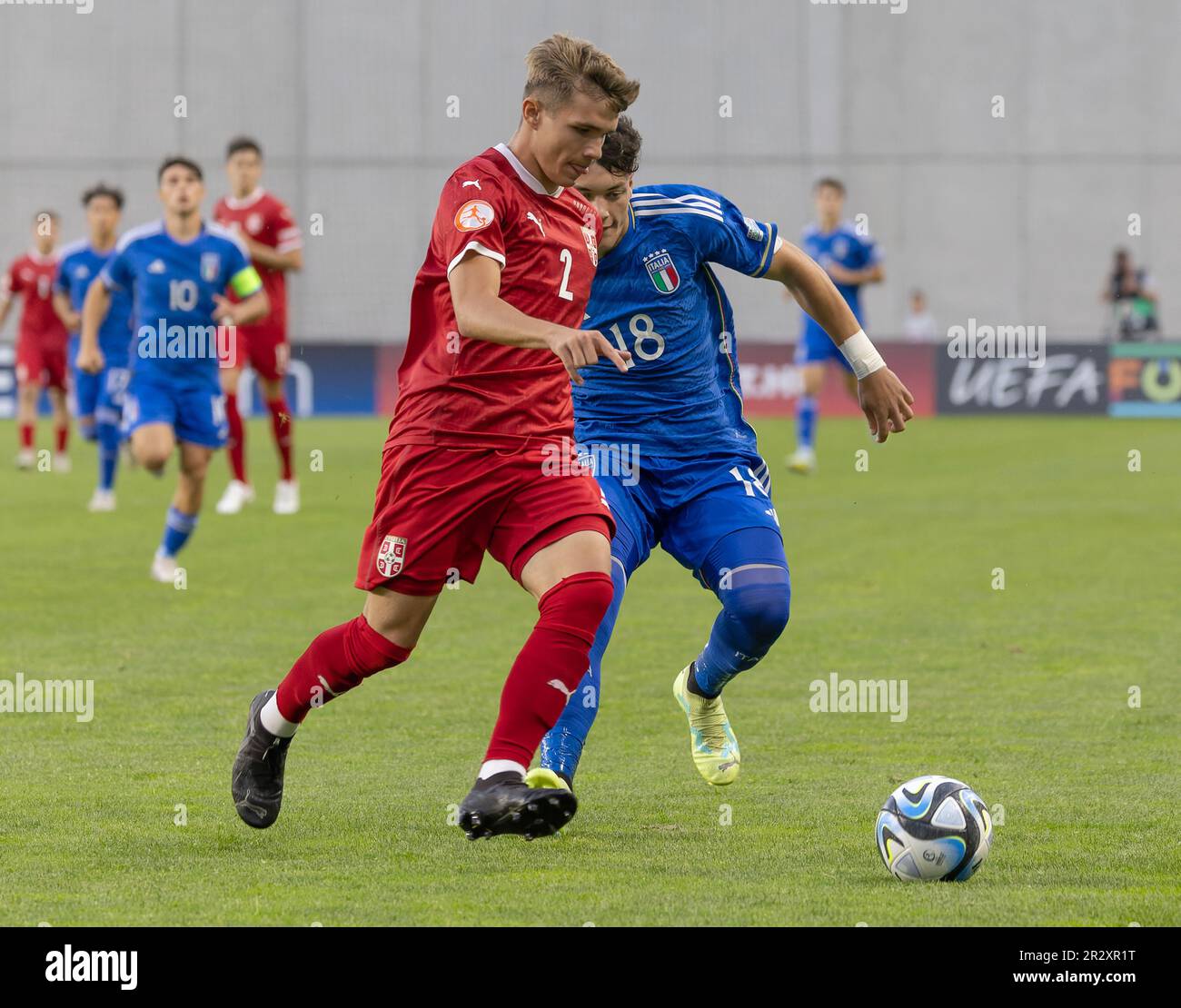 Budapest, Hungary. 21st May, 2023. Uros Cuk of Serbia competes for the ball with Emanuele Rao of Italy during the UEFA European Under-17 Championship 2023 Group B match between Serbia and Italy at Hidegkuti Nandor Stadium on May 21, 2023 in Budapest, Hungary. Credit: Laszlo Szirtesi/Alamy Live News Stock Photo