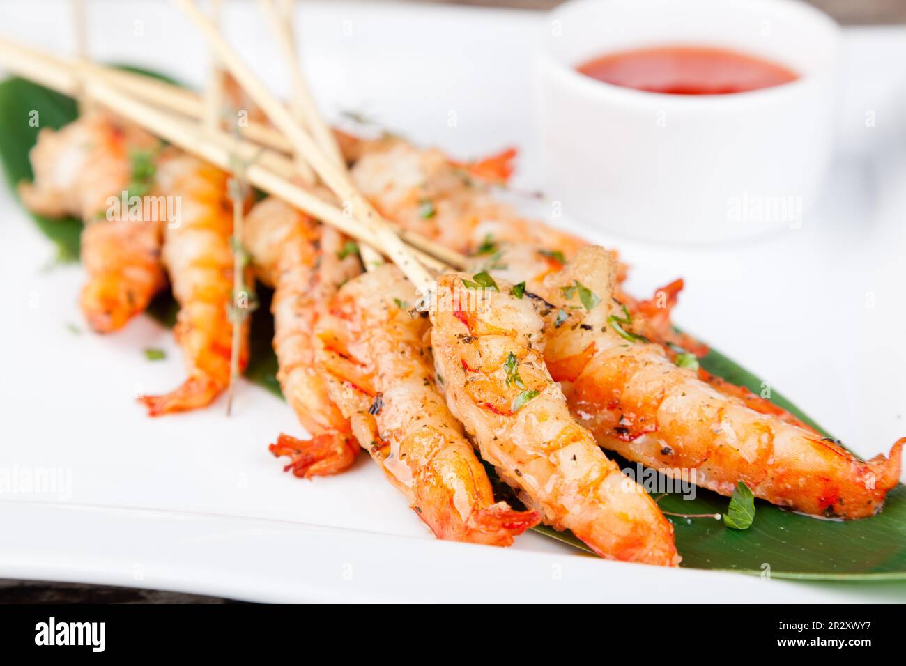 https://c8.alamy.com/comp/2R2XWY7/grilled-shrimp-on-skewers-with-sauce-2R2XWY7.jpg