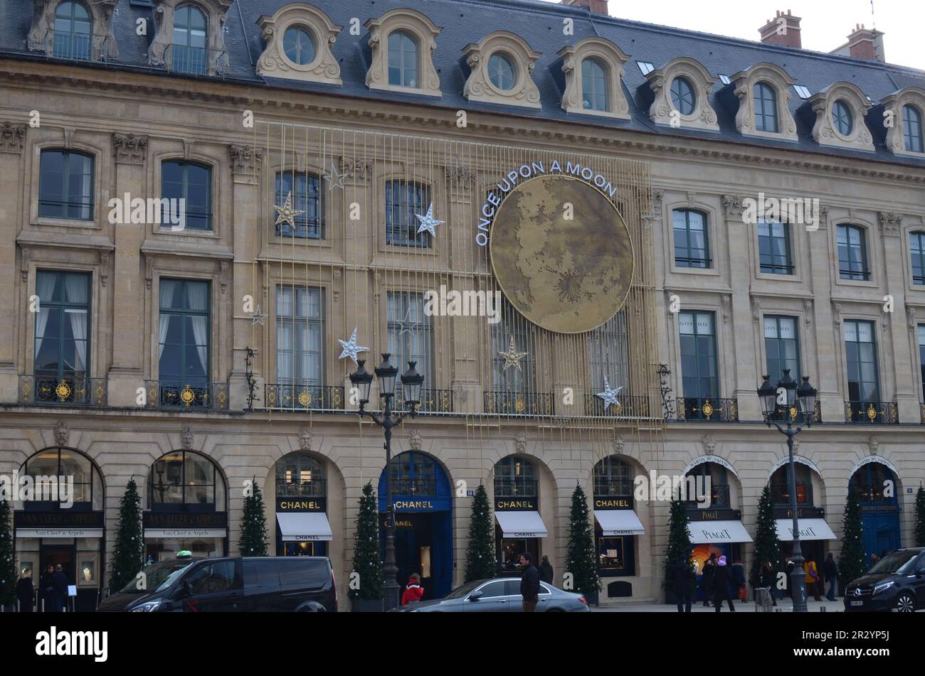 Chanel boutique paris hi-res stock photography and images - Alamy