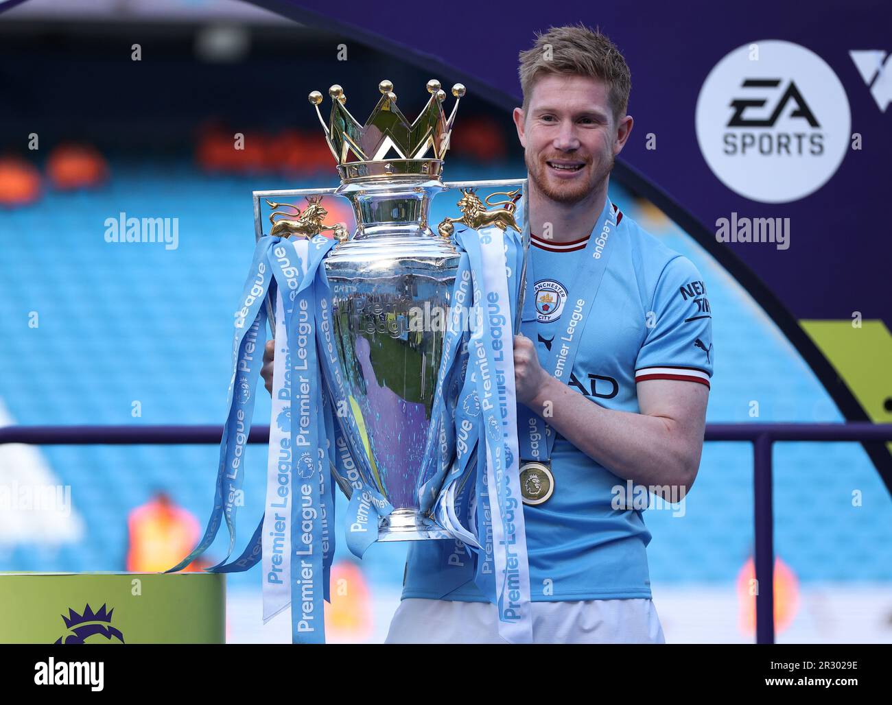 Premier League Trophy Hi res Stock Photography And Images Alamy premier-league-trophy-hi-res-stock-photography-and-images-alamy