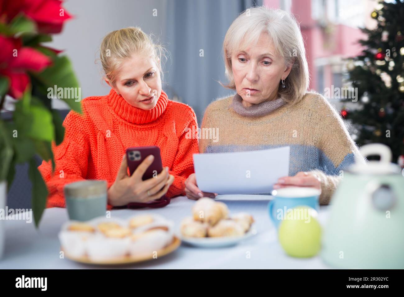 Daughter and mother shocked by Christmas rent receipt Stock Photo Alamy