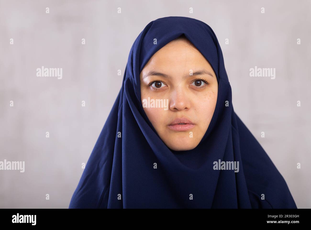 Tunisian woman hijab hi-res stock photography and images - Alamy