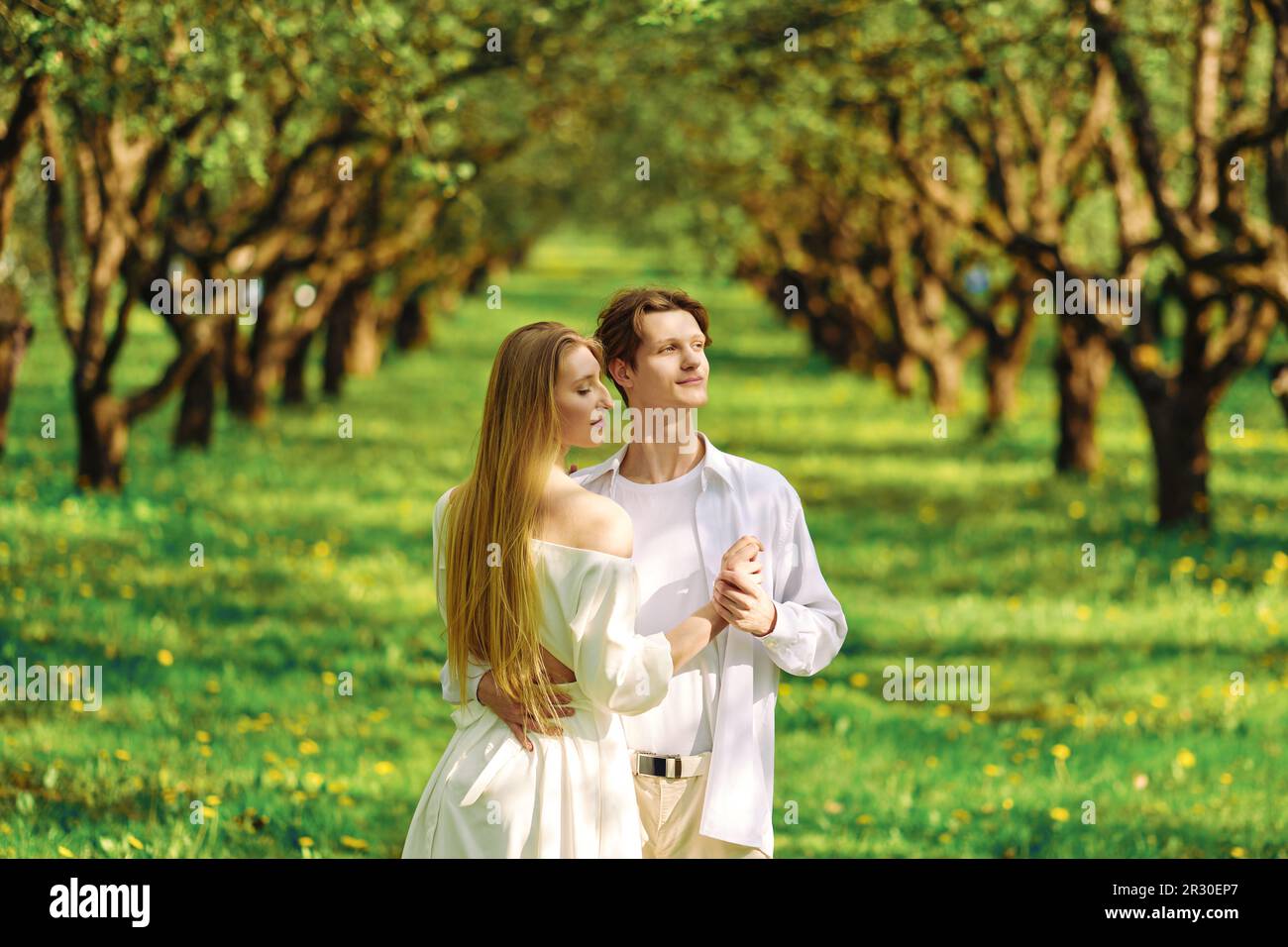 Couple embrace other love park hi-res stock photography and images - Alamy