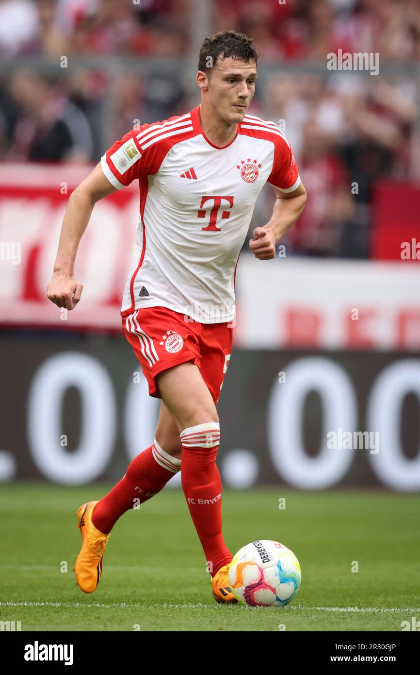 正規品　FC Bayern Munchen Pavard 5 s-l400.jpg