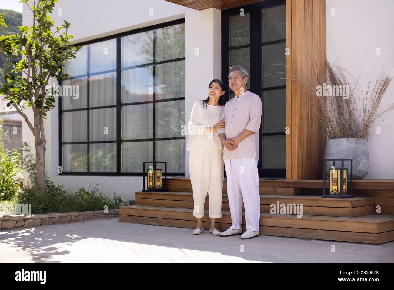 Asian mature people villa hi-res stock photography and images - Alamy
