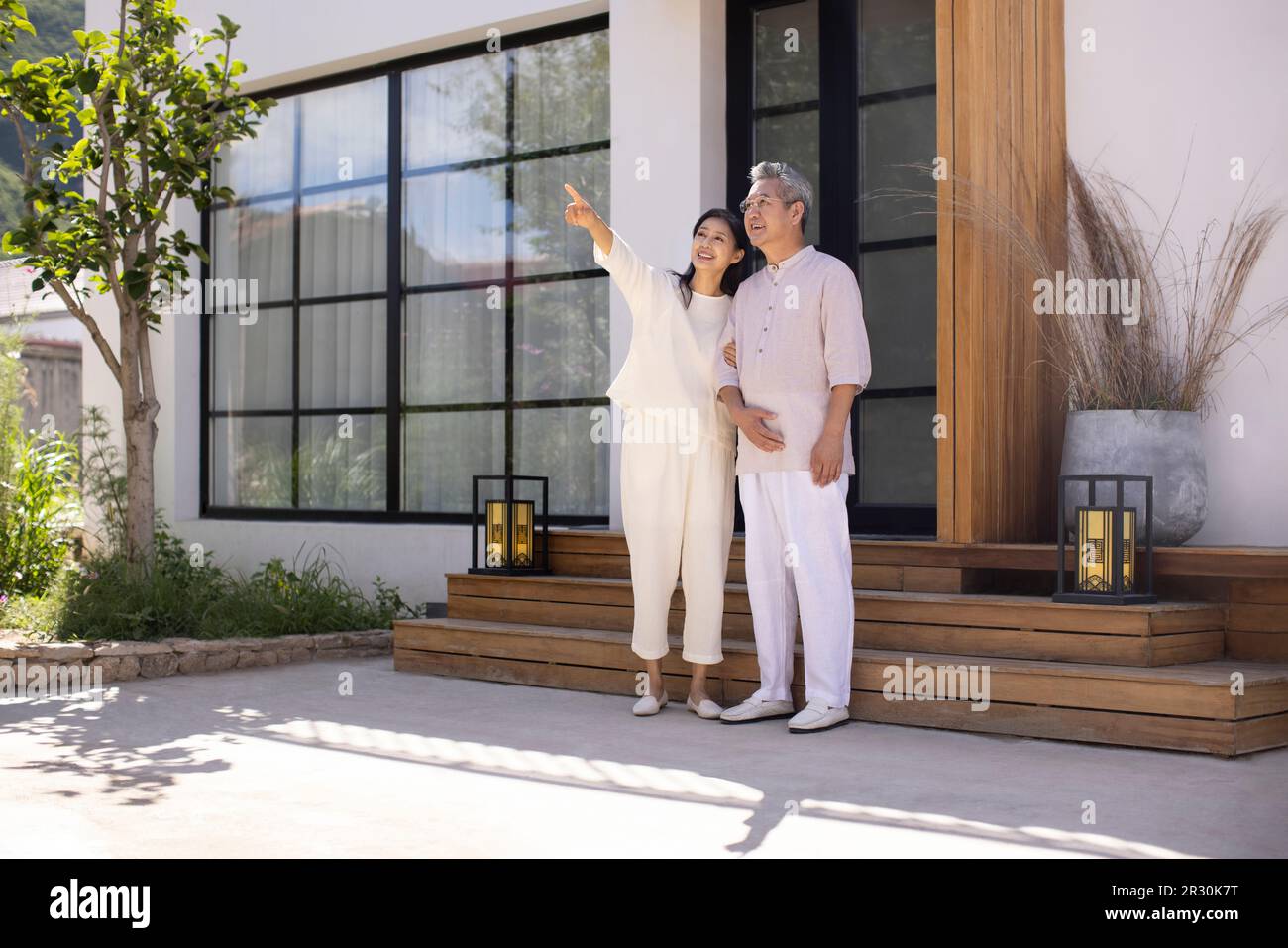 Asian mature people villa hi-res stock photography and images - Alamy