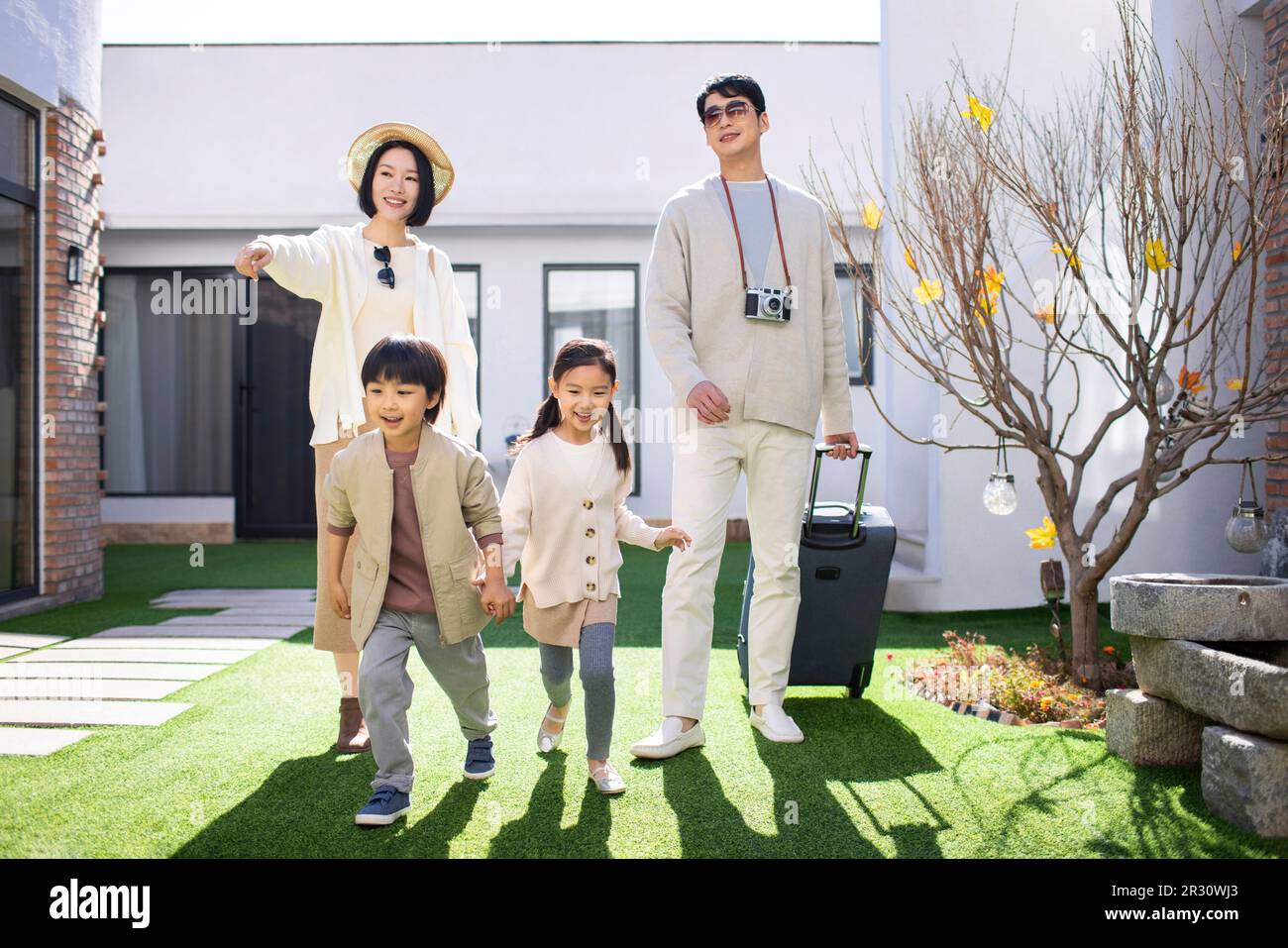 Happy young Chinese family on vacation Stock Photo - Alamy