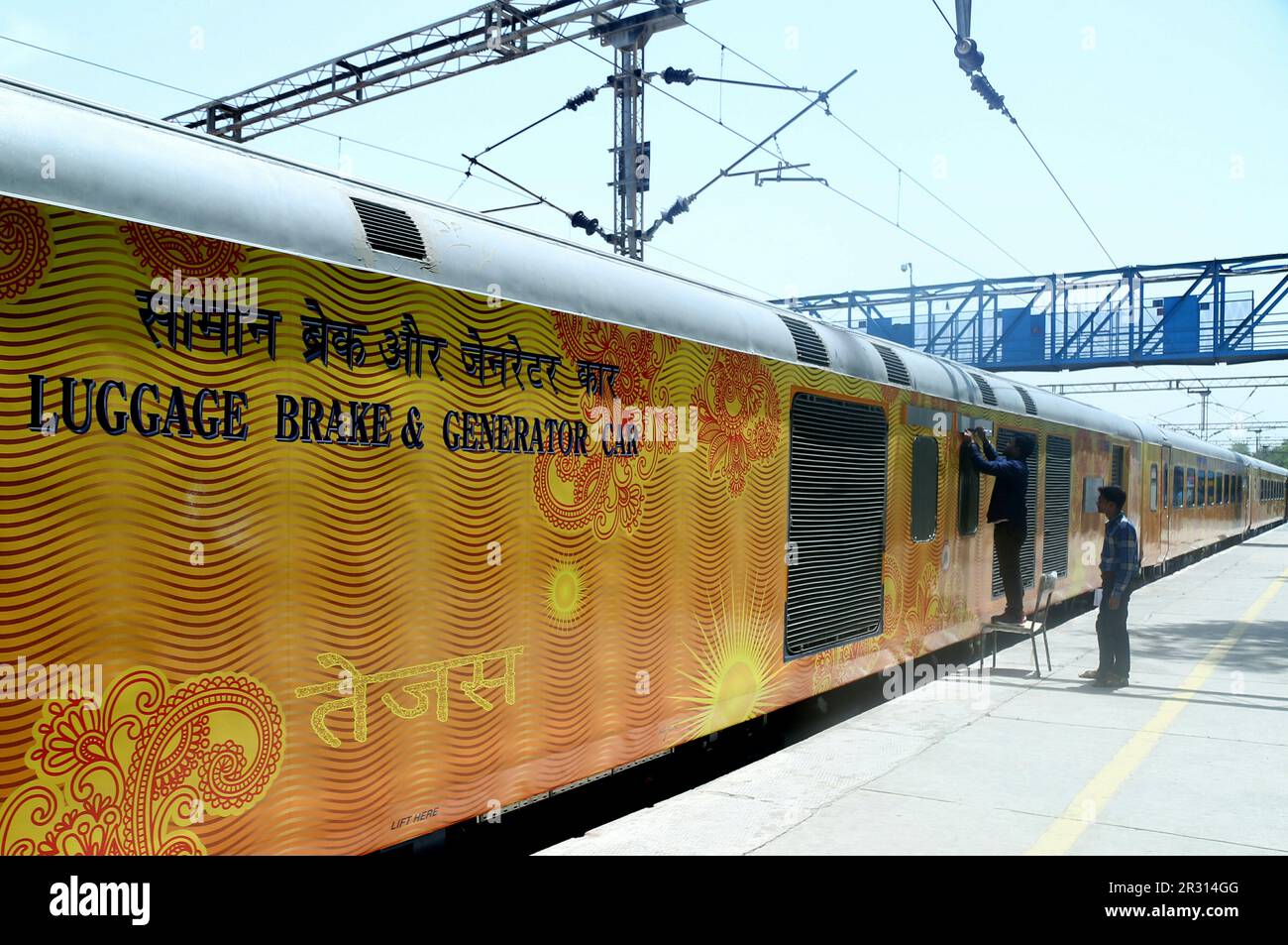 Tejas Express, air-conditioned train, Indian Railways, Safadarajng Railway station, New Delhi, India, 19 May 2017 Stock Photo