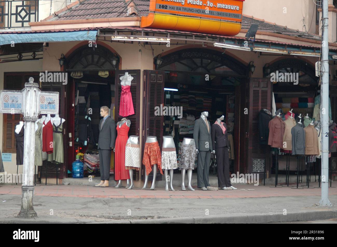 Famous tailor shops in Hoi An, An ancient town in Vietnam. 越南旅游, वियतनाम पर्यटन, 베트남 관광, ベトナム観光, ឌូលីច វៀតណាម Stock Photo