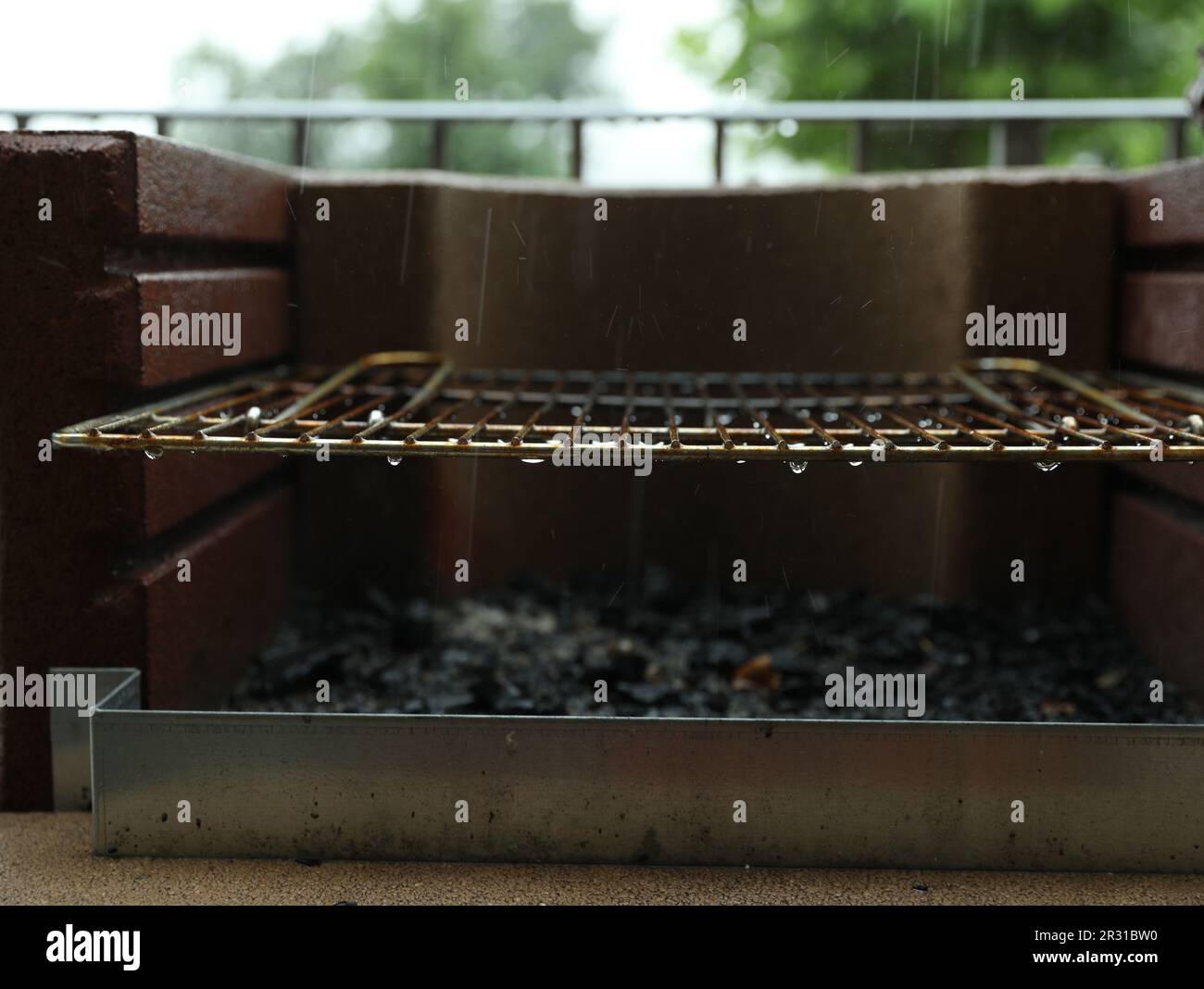 Empty barbecue grill hi-res stock photography and images - Alamy