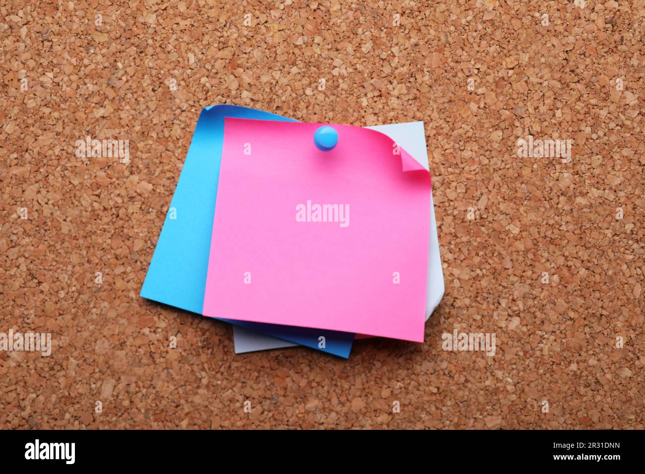 Blank sticky notes pinned hi-res stock photography and images - Alamy