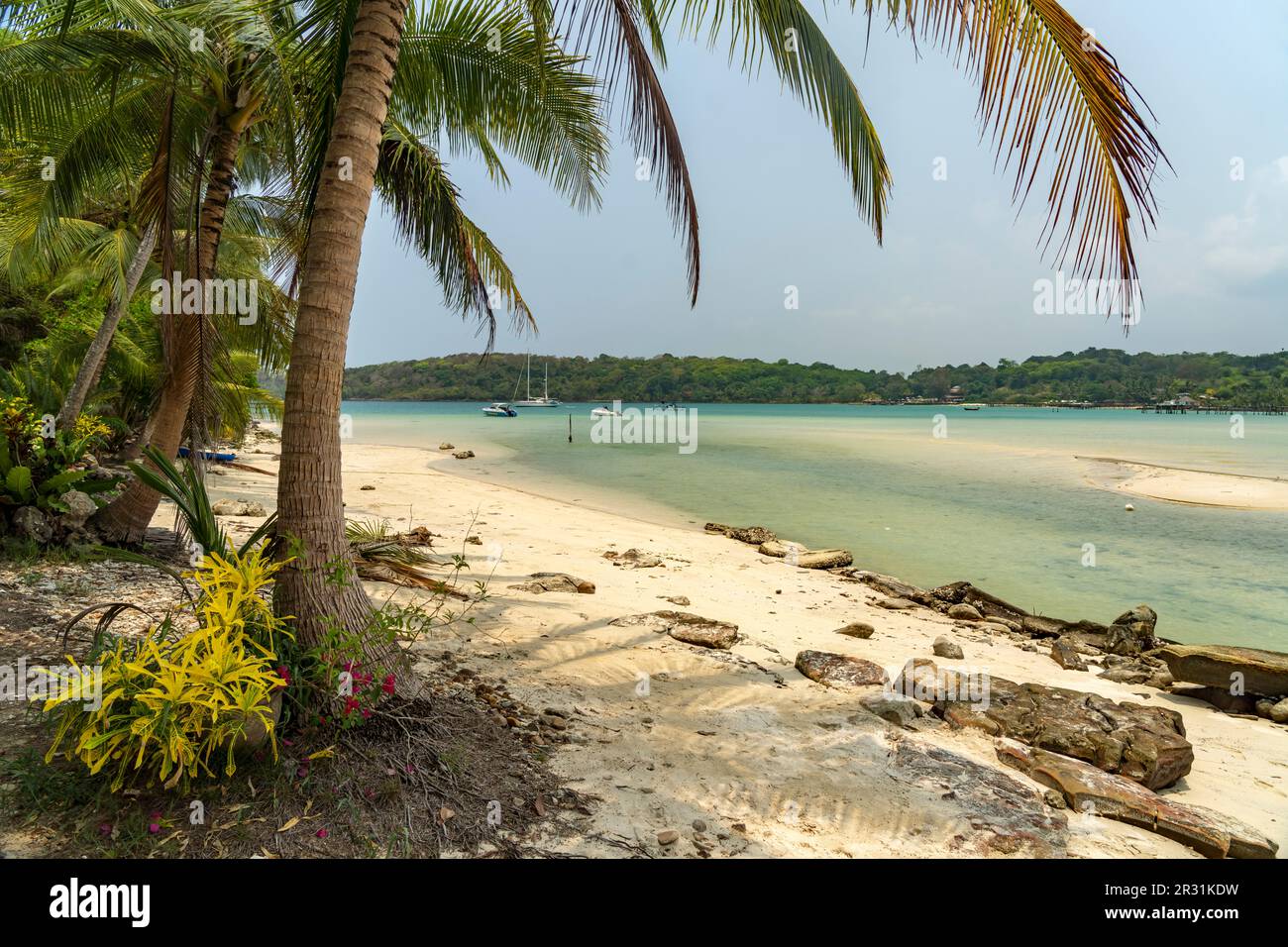 Strand und Bucht von Bang Bao, Insel Ko Kut oder Koh Kood im Golf von Thailand, Asien   |   Bang Bao Beach and bay, Ko Kut or Koh Kood, island in the Stock Photo