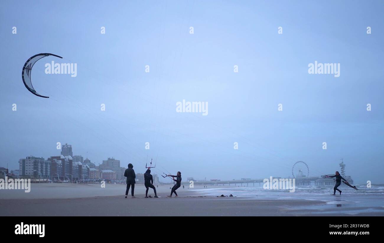 Black suits hi-res stock photography and images - Alamy