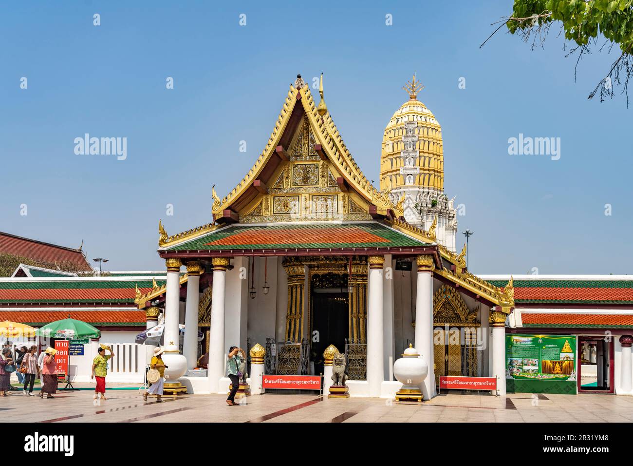 Der  buddhistische Tempel Wat Phra Si Rattana Mahathat in Phitsanulok, Thailand, Asien  |  Wat Phra Si Rattana Mahathat  buddhist temple in Phitsanulo Stock Photo