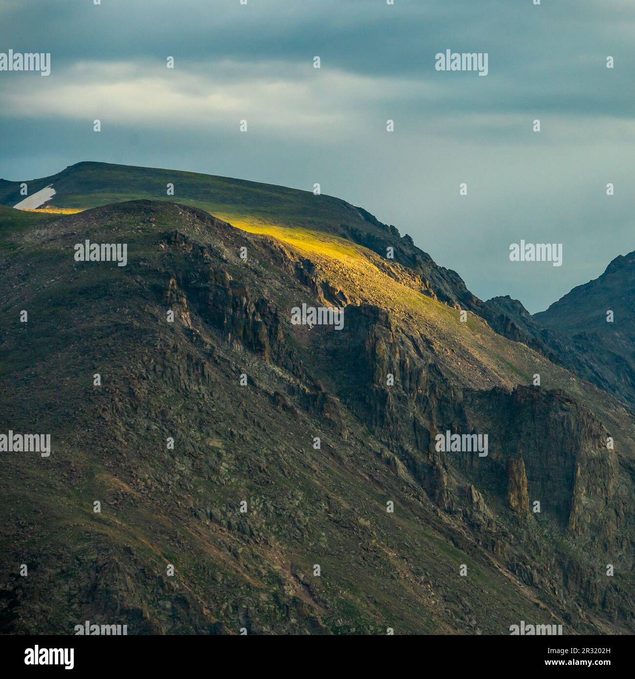 Blue river green grass jagged hi-res stock photography and images - Alamy