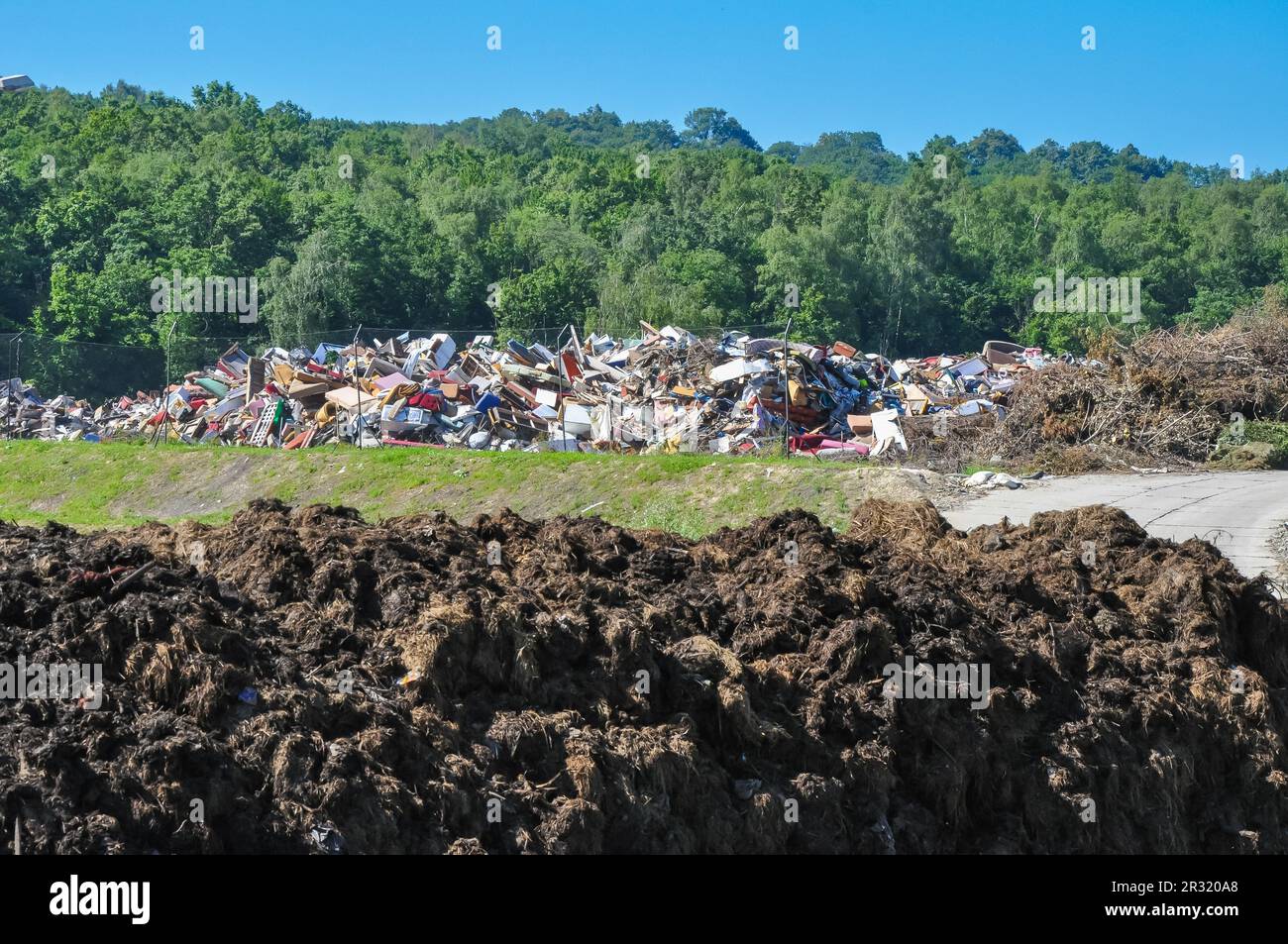 Waste recycling plants, waste processing machines, waste processing