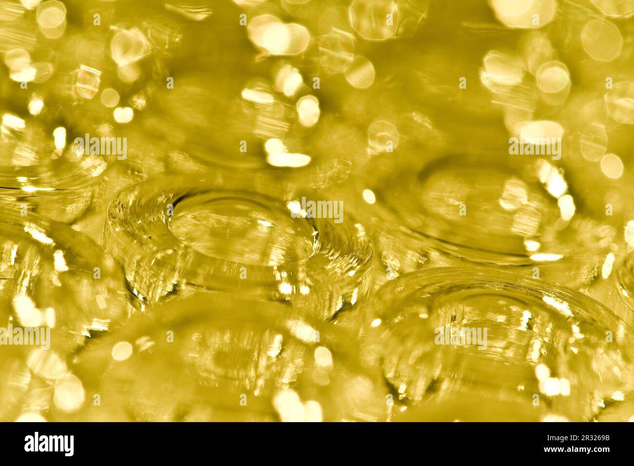 detail makro aufnahme von gelben glas ampullen Stock Photo