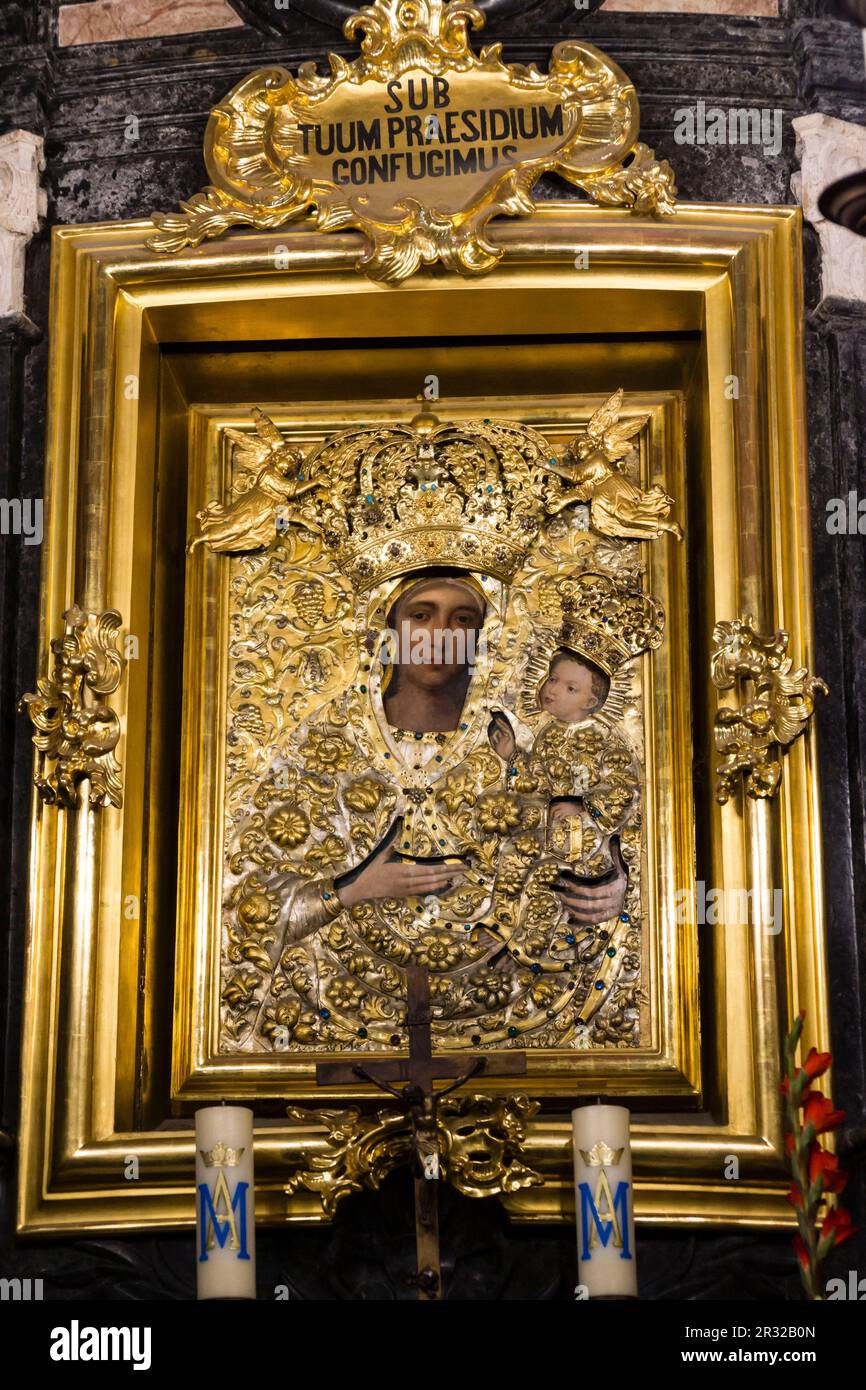 Icono de la virgen maría hi-res stock photography and images - Alamy