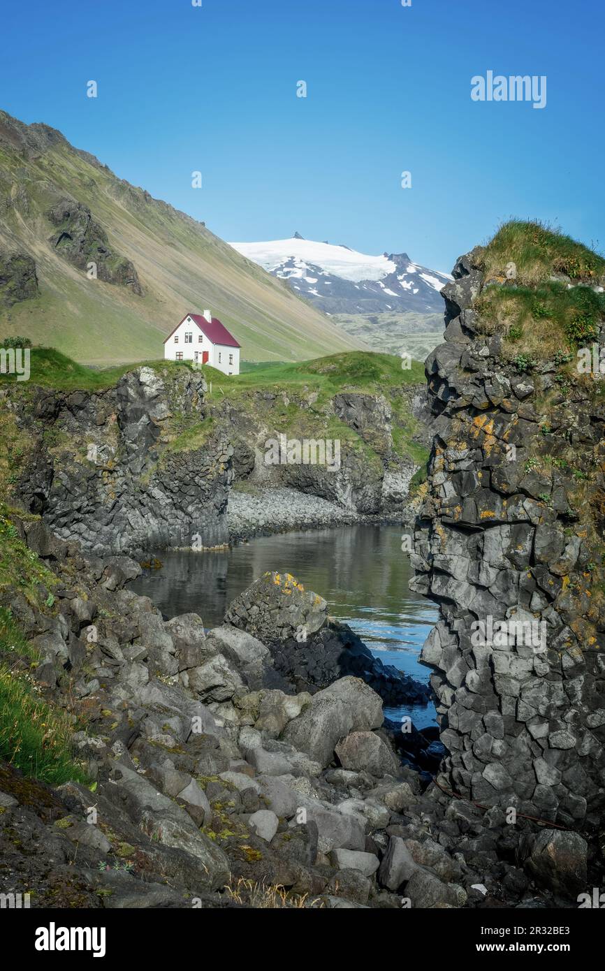 Little white house in Arnarstapi, Snaefellsnes peninsula scenic landscape, Iceland Stock Photo