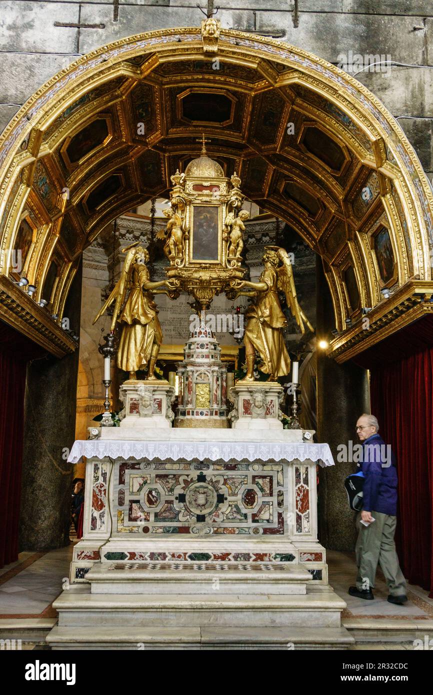 altar mayor, catedral de San Domnius, - Svetog Duje- , Palacio Diocleciano, Split, Croacia. Stock Photo