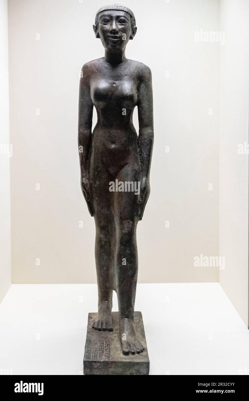 escultura de la dama Chepés, periodo tardío de Egipto, XXVI dinastia, 664-525 a. C. bronce, Fundación Calouste Gulbenkian, («Fundação Calouste Gulbenkian»), Lisboa, Portugal. Stock Photo