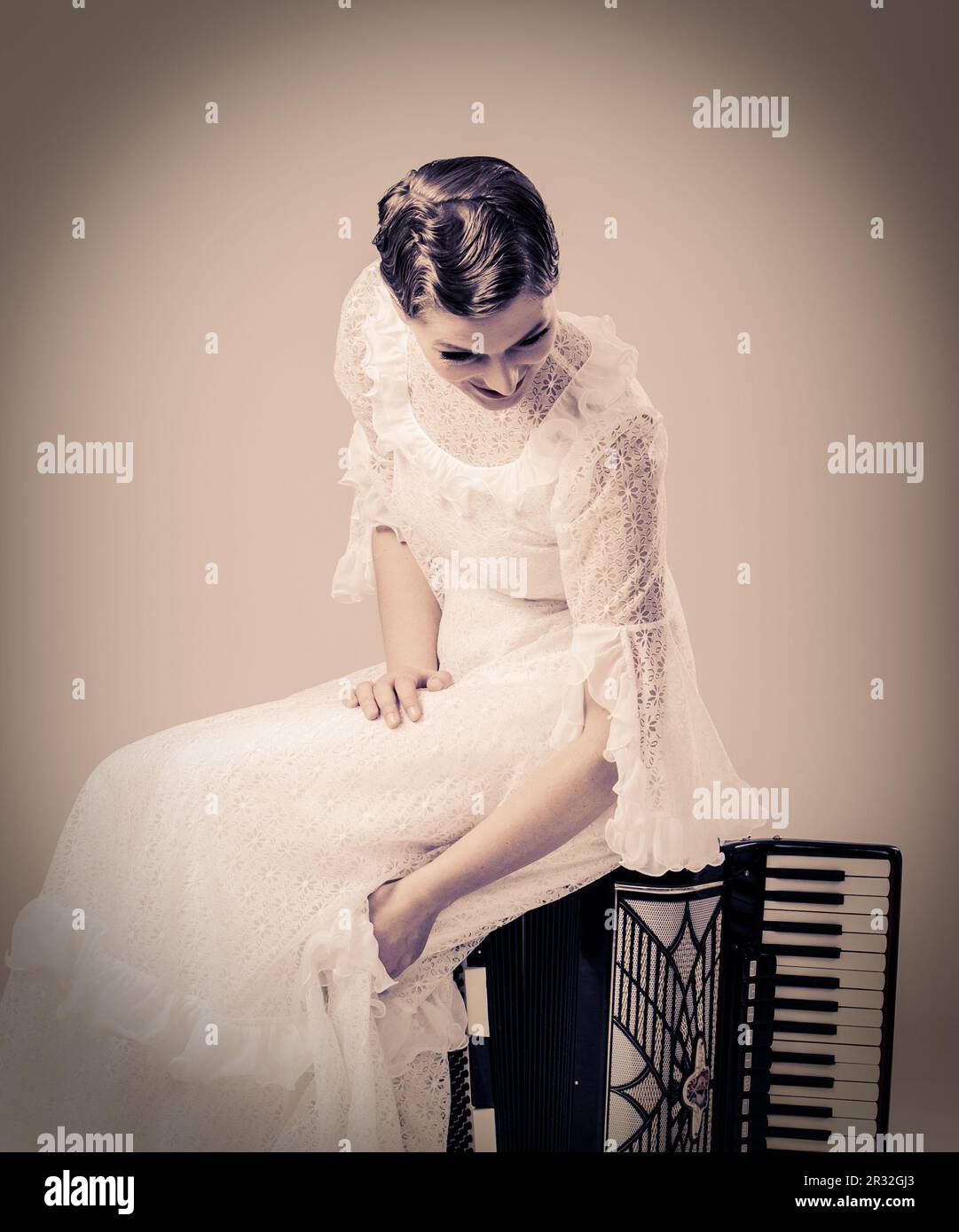 Retro girl hi-res stock photography and images - Alamy