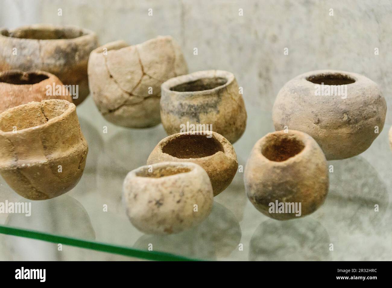 vasos, neolitico final, 4000-3000 antes de cristo, museo de Evora,Evora,Alentejo,Portugal, europa. Stock Photo