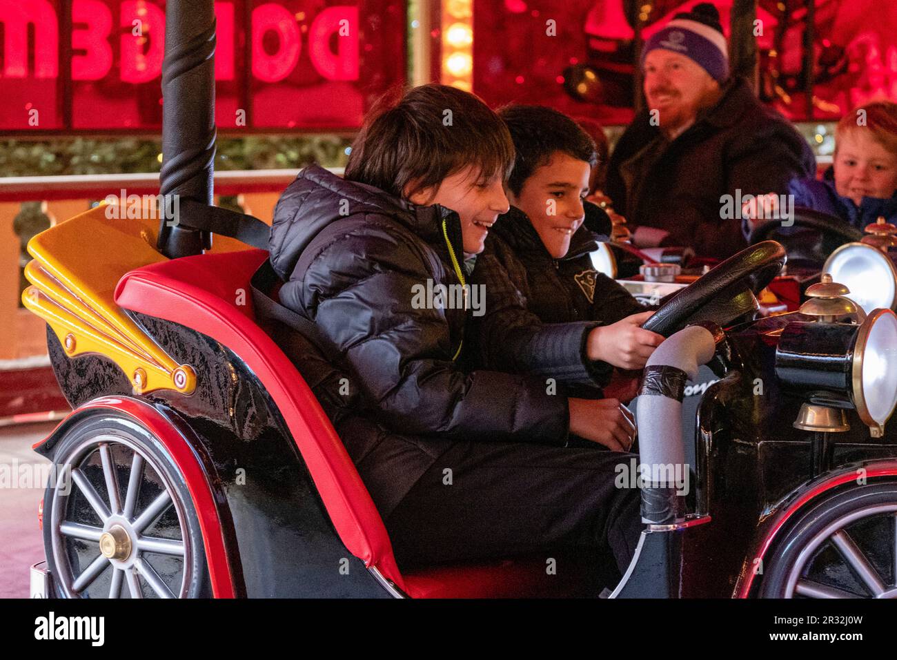 Mercado de Navidad, East Princes Street Gardens, Edimburgo, Lowlands, Escocia, Reino Unido. Stock Photo