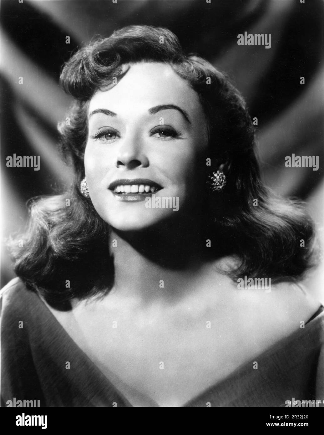 PAULETTE GODDARD 1952 Portrait publicity for VICE SQUAD / THE GIRL IN