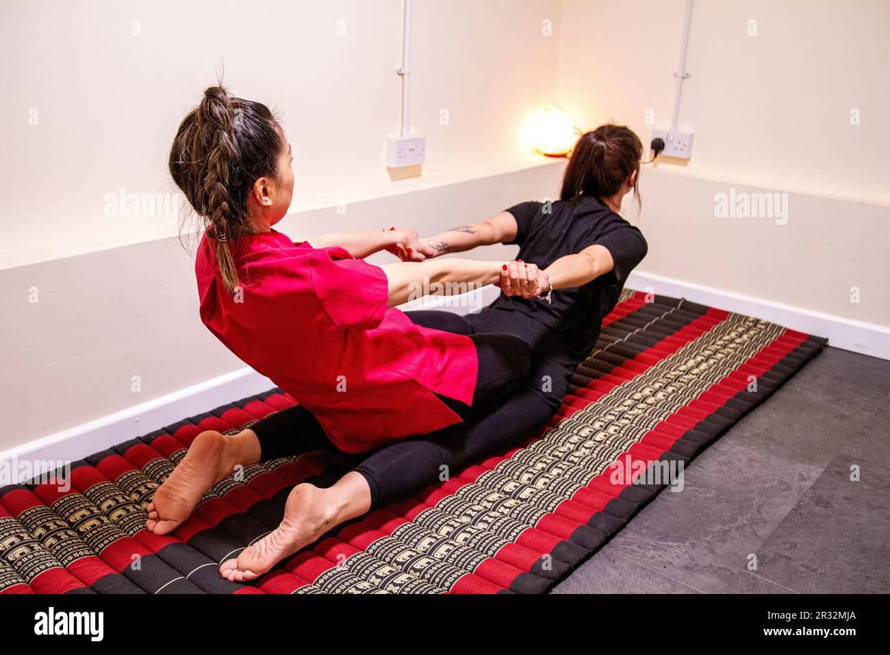 Reiki massage dundee hires stock photography and images Alamy
