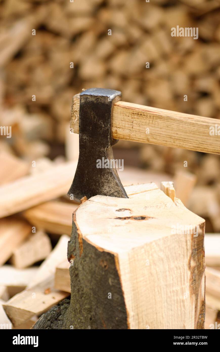 https://c8.alamy.com/comp/2R32TBW/firewood-with-axe-2R32TBW.jpg