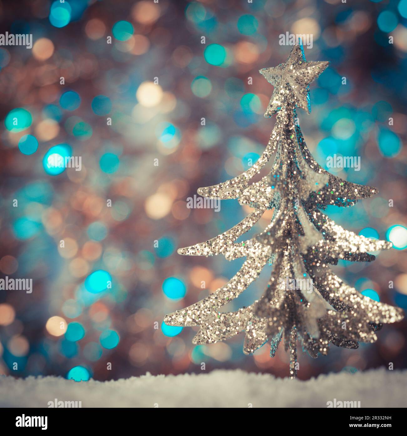 Christmas tree gold bokeh light hi-res stock photography and images - Alamy