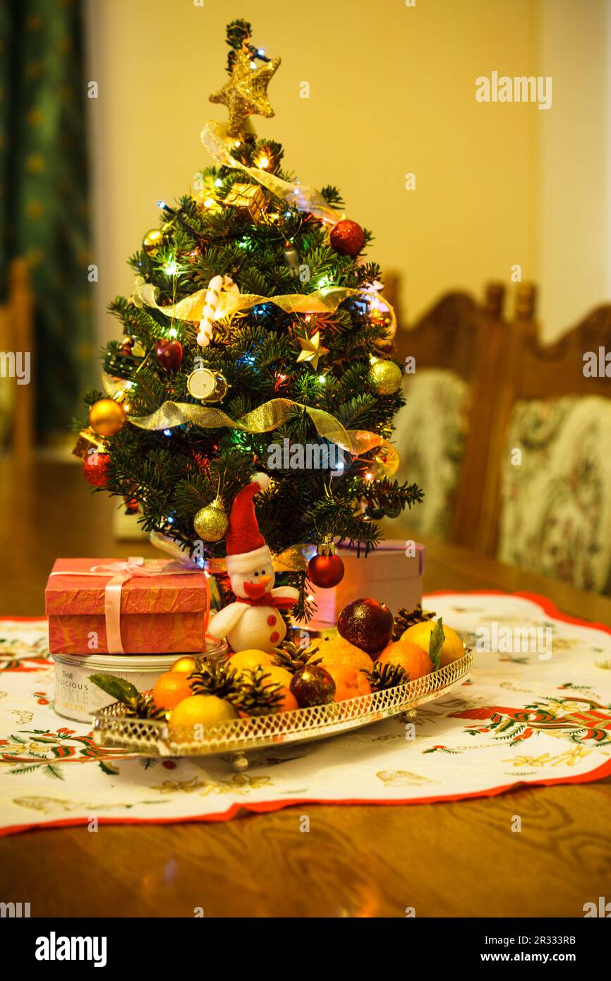 Christmas dinner table decoration with pine branches and golden cones.  Christmas centerpiece with golden decor. Christmas party Stock Photo - Alamy