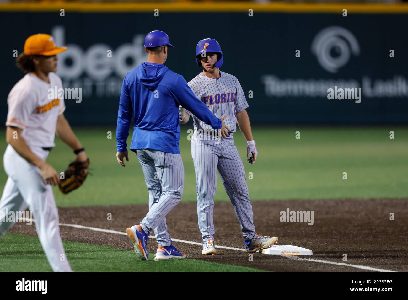 Florida Gators second baseman Cade Kurland (4) on defense against the  Tennessee Volunteers on Robert M. Lindsay Field at Lindsey Nelson Stadium  on April 6, 2023, in Knoxville, Tennessee. (Danny Parker/Four Seam