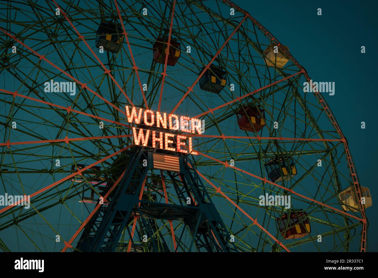 Wonder Wheel ferris wheel at night in Coney Island, Brooklyn, New York Stock Photo