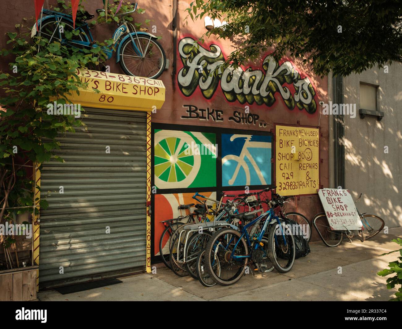 Franks Bike Shop in Red Hook, Brooklyn, New York Stock Photo