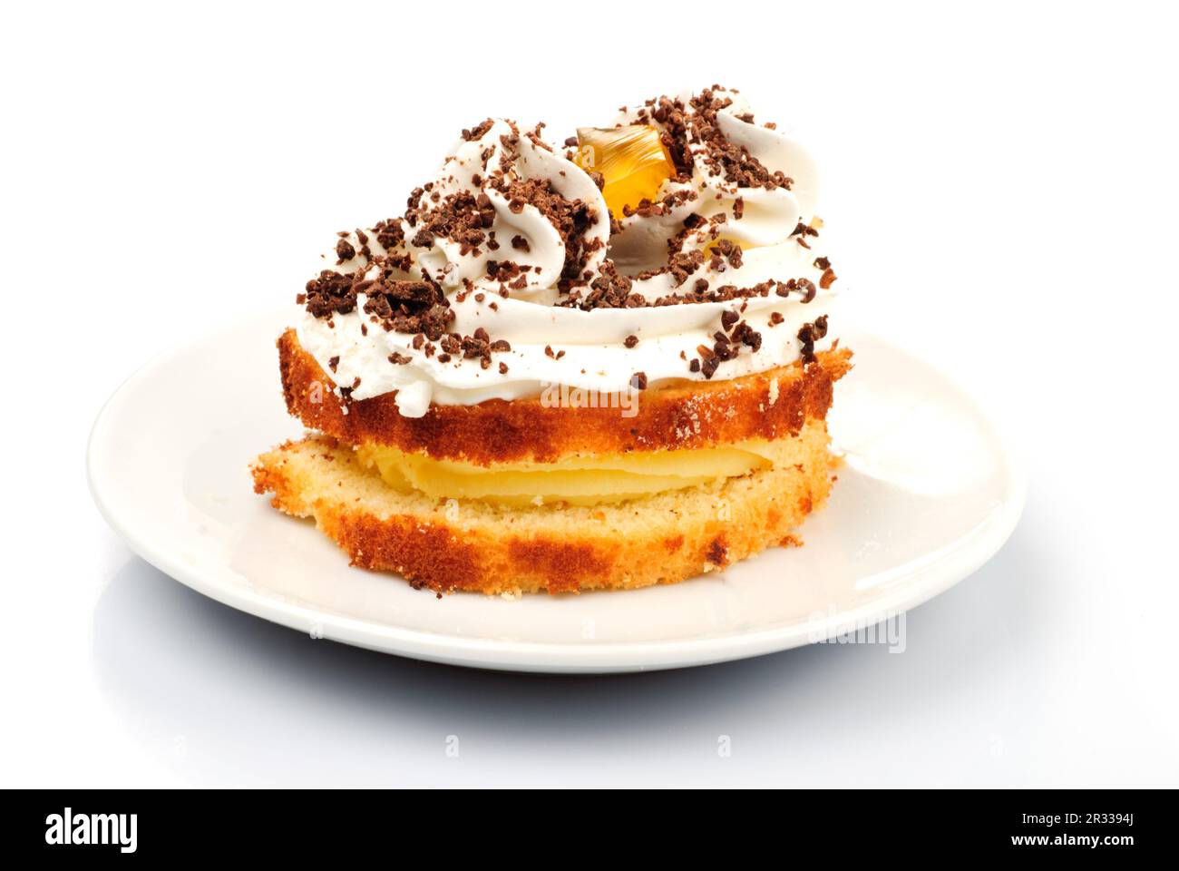 Cream layer cake cutout hi-res stock photography and images - Alamy