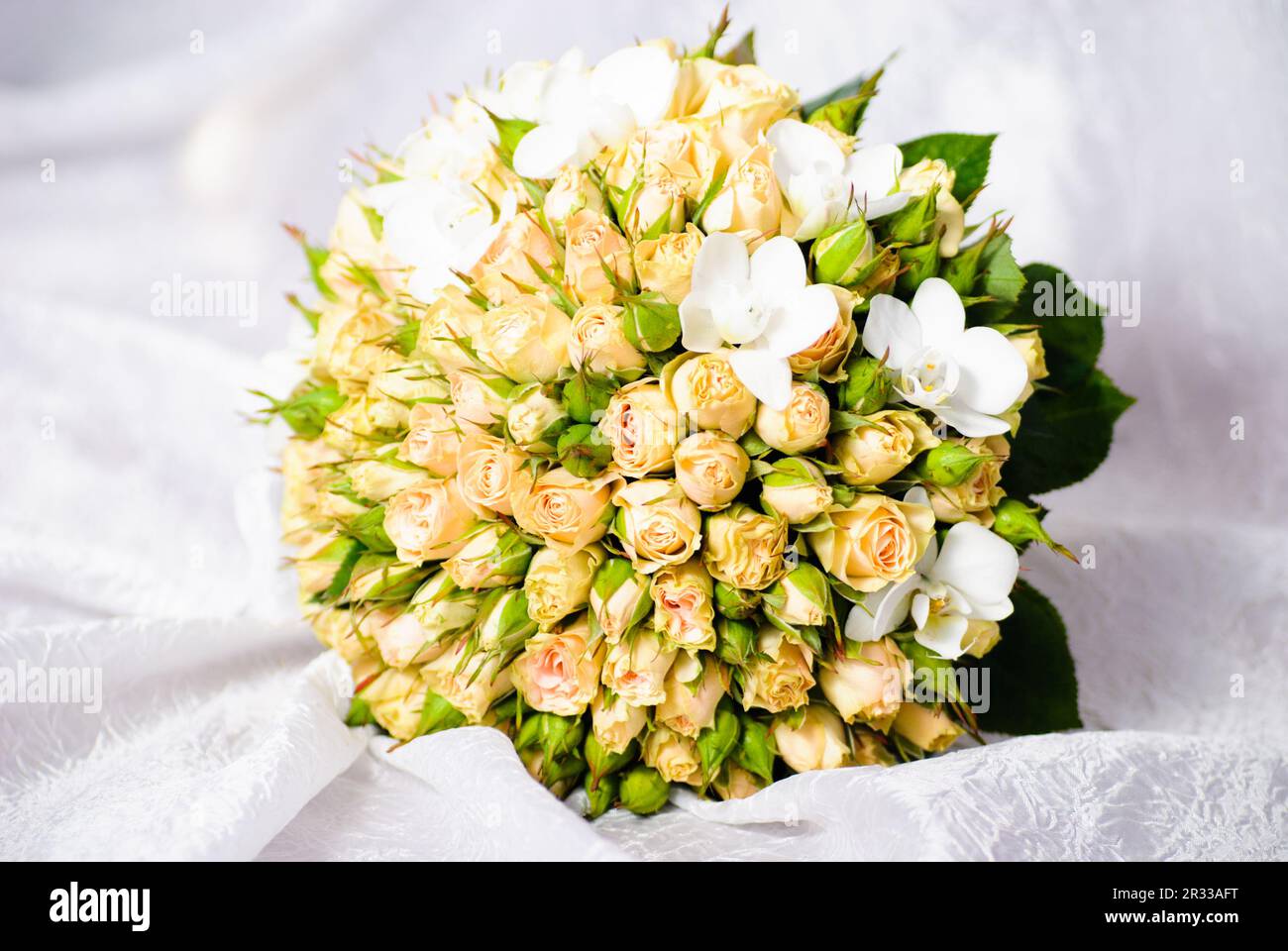 Wedding peachcoloured bouquet Stock Photo Alamy