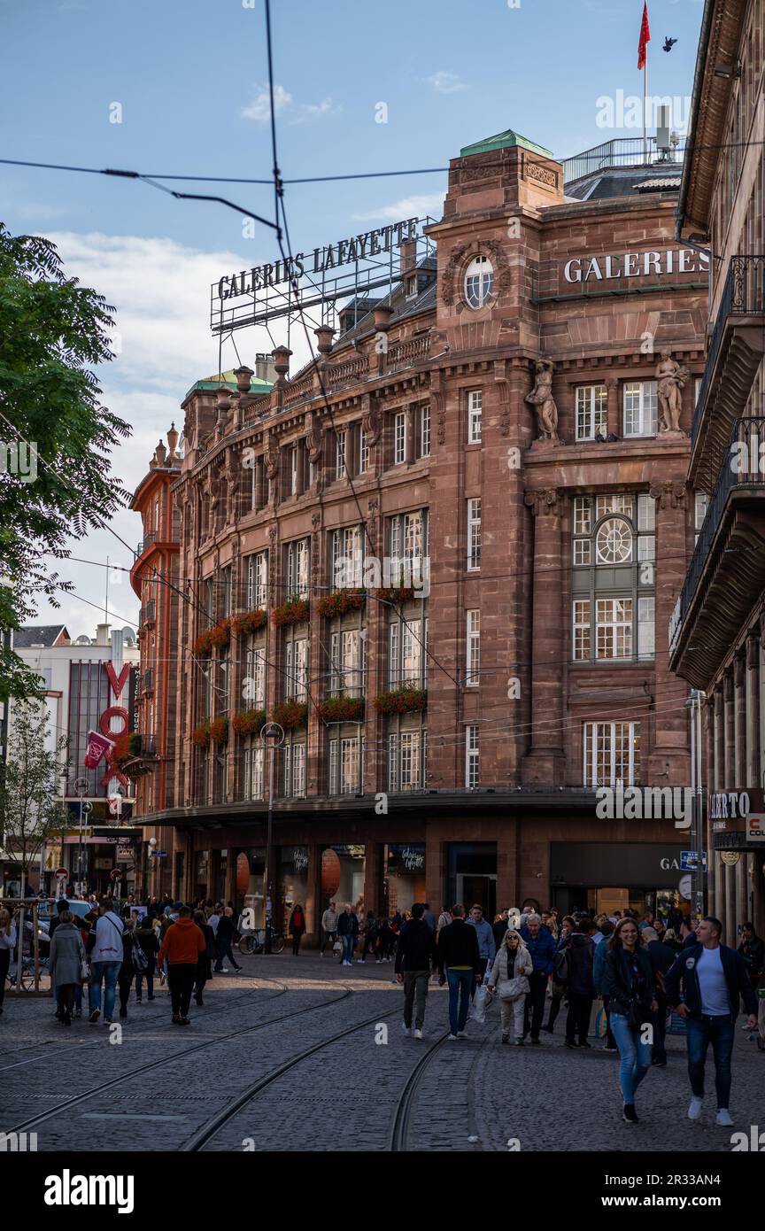 Straßburg Innenstadt mit der Galerie Lafayett Stock Photo