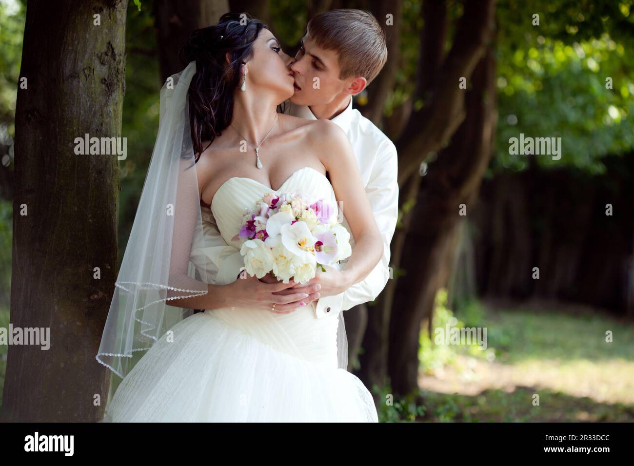 Wedding couple outdoor Stock Photo - Alamy