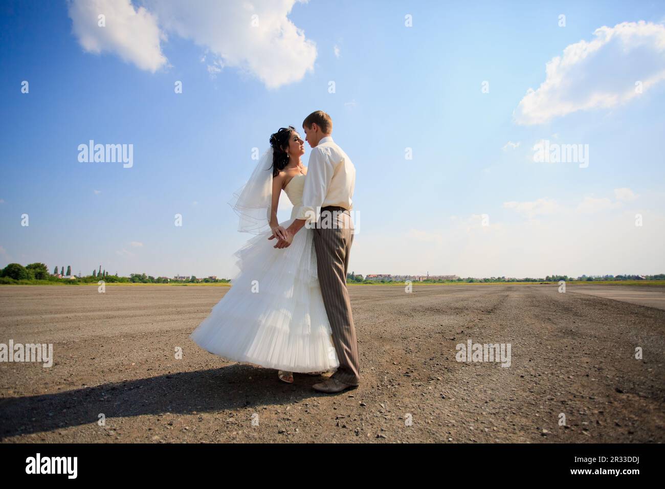 Wedding couple outdoor Stock Photo - Alamy