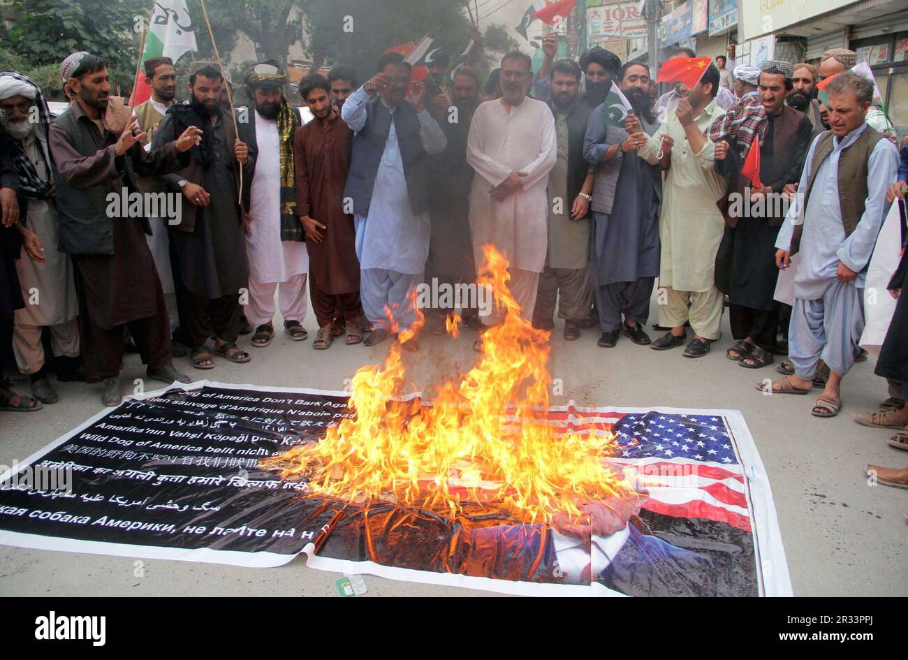 American flag burn protest hi-res stock photography and images - Alamy