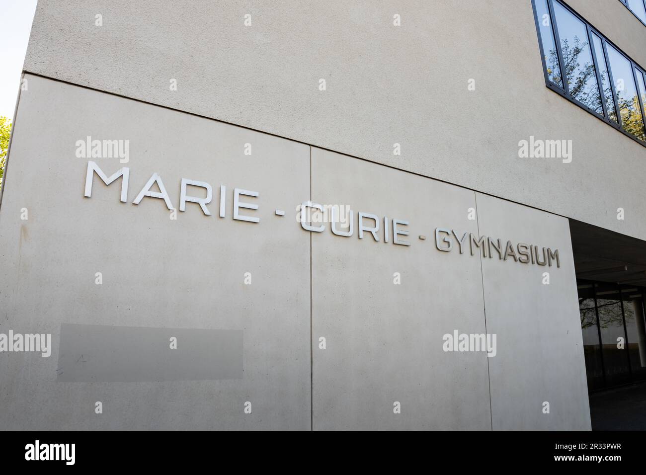 MarieCurieGymnasium secondary school in the Zirkusstrasse. The name