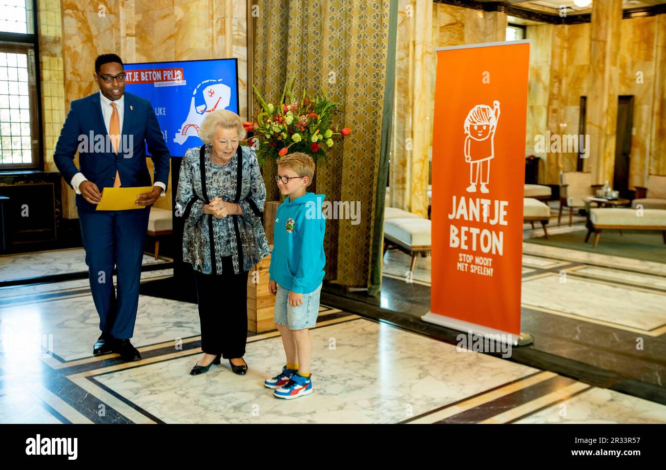 Princess Beatrix of The Netherlands at the City Hall in Leiden, on May 22, 2023, to award the Jantje Beton Prijs. Jantje Beton awards this prize to the most play-friendly municipality in the Netherlands Photo: Albert Nieboer/Netherlands OUT/Point De Vue OUT Stock Photo