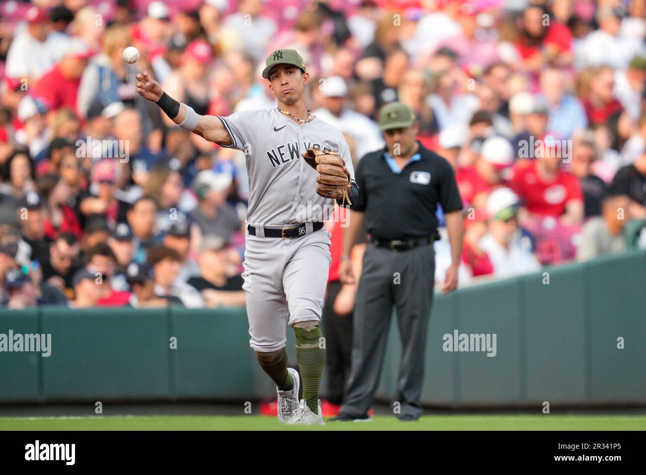New York Yankees third baseman Oswaldo Cabrera (95) throws in a